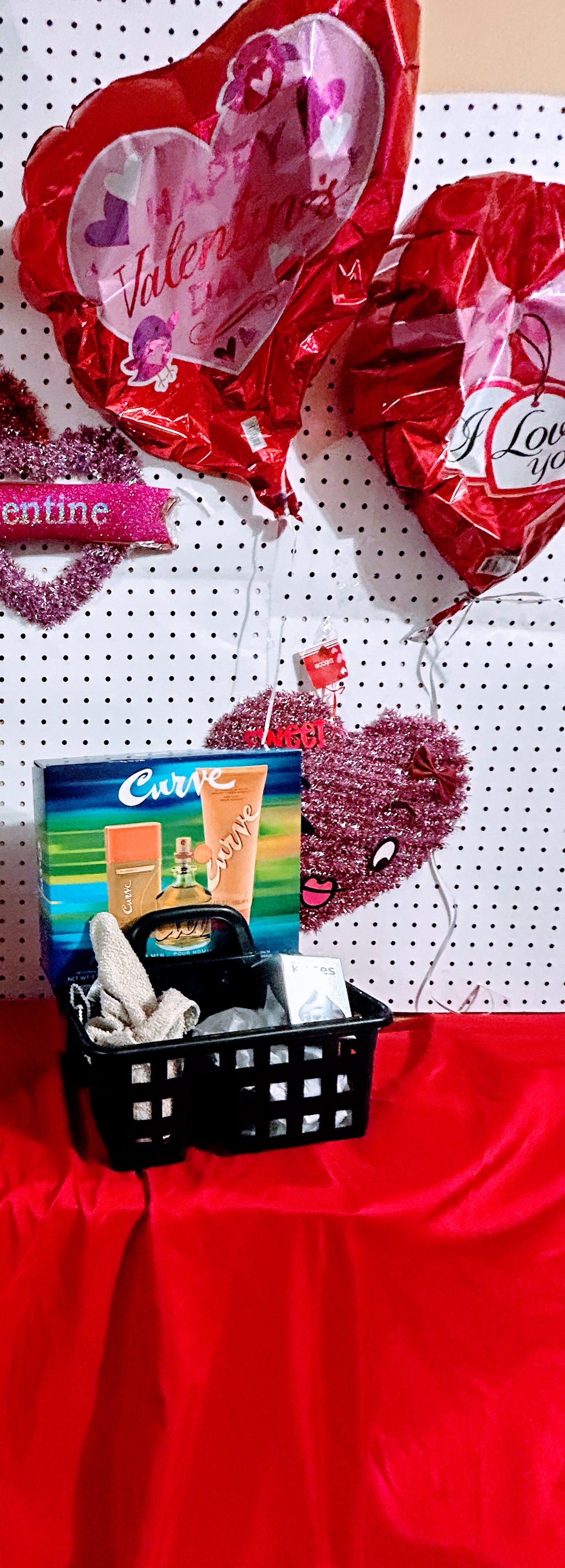 Men Curve ValentinesDay Basket